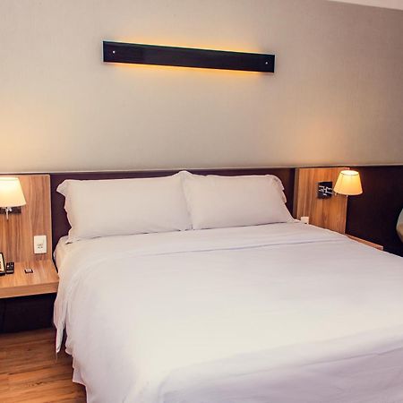 Delmond Hotel กูยาบา ภายนอก รูปภาพ
