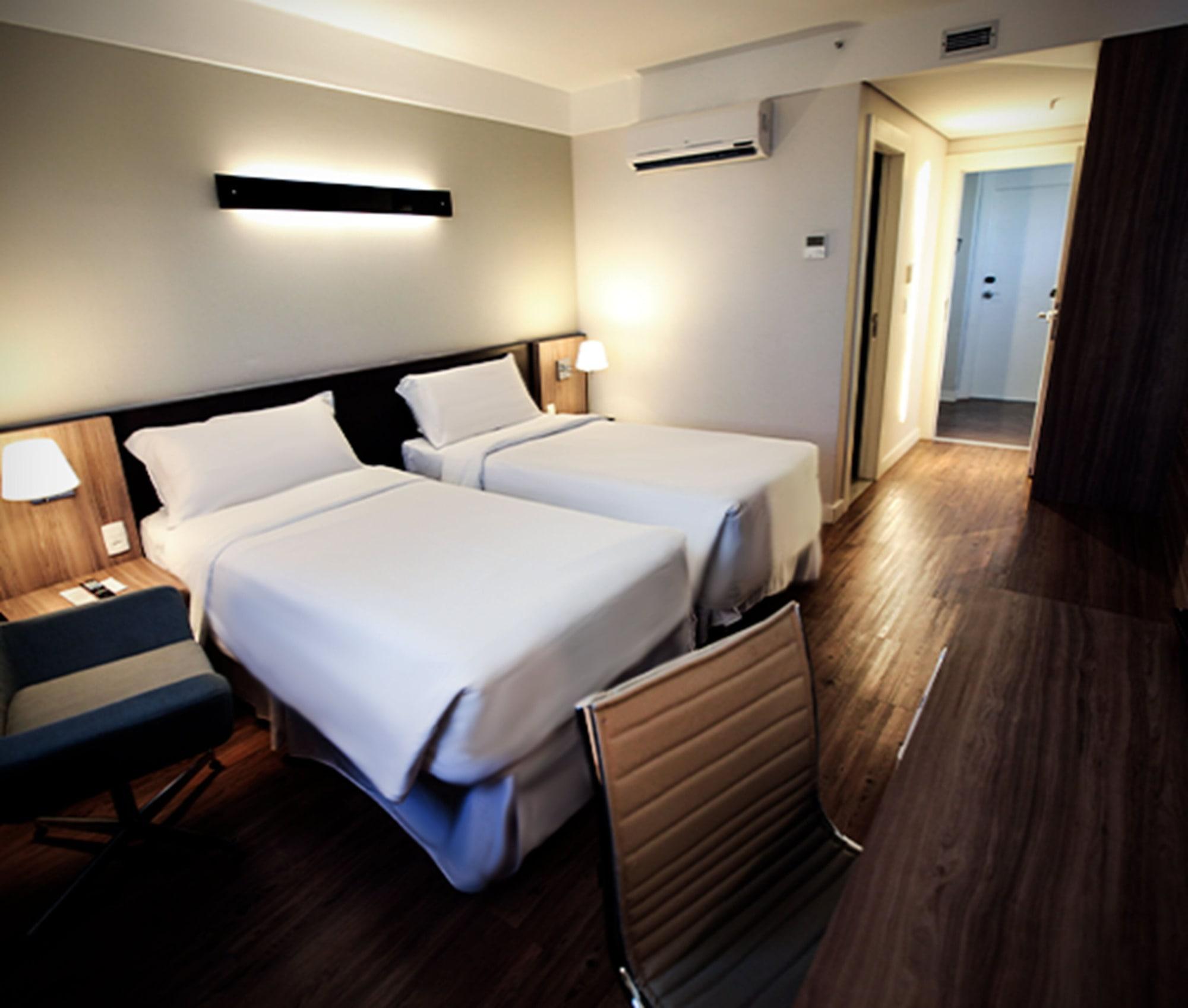 Delmond Hotel กูยาบา ภายนอก รูปภาพ