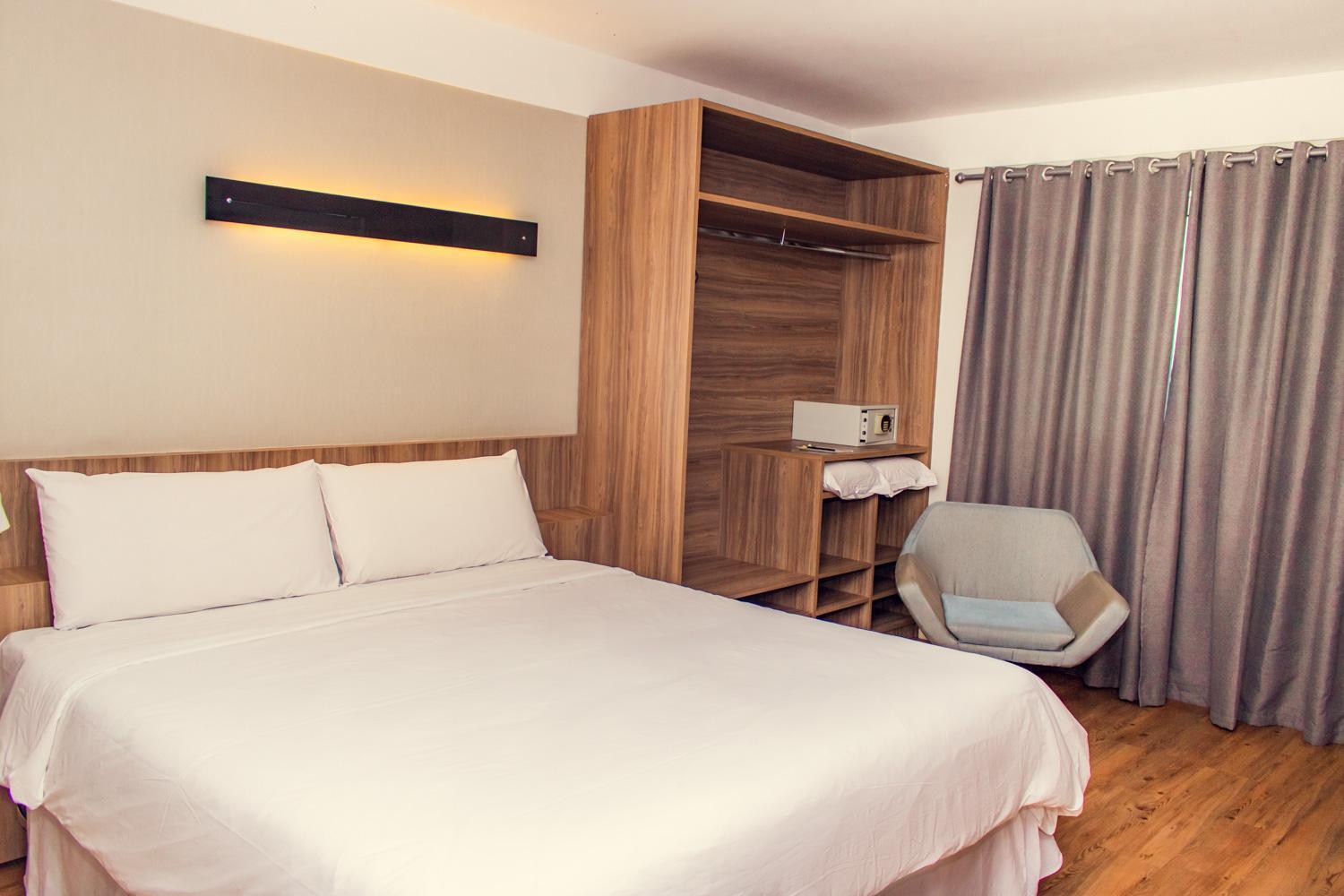 Delmond Hotel กูยาบา ภายนอก รูปภาพ