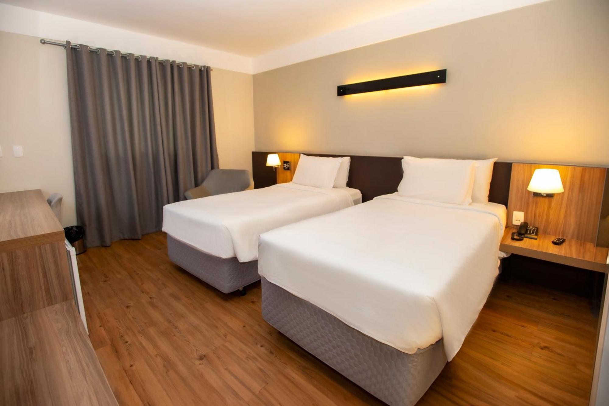 Delmond Hotel กูยาบา ภายนอก รูปภาพ